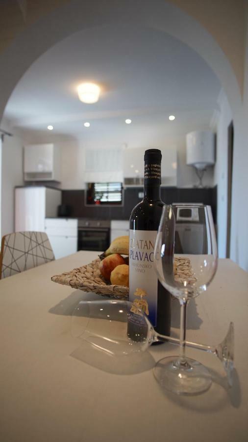 Apartmani Laura Трогир Экстерьер фото