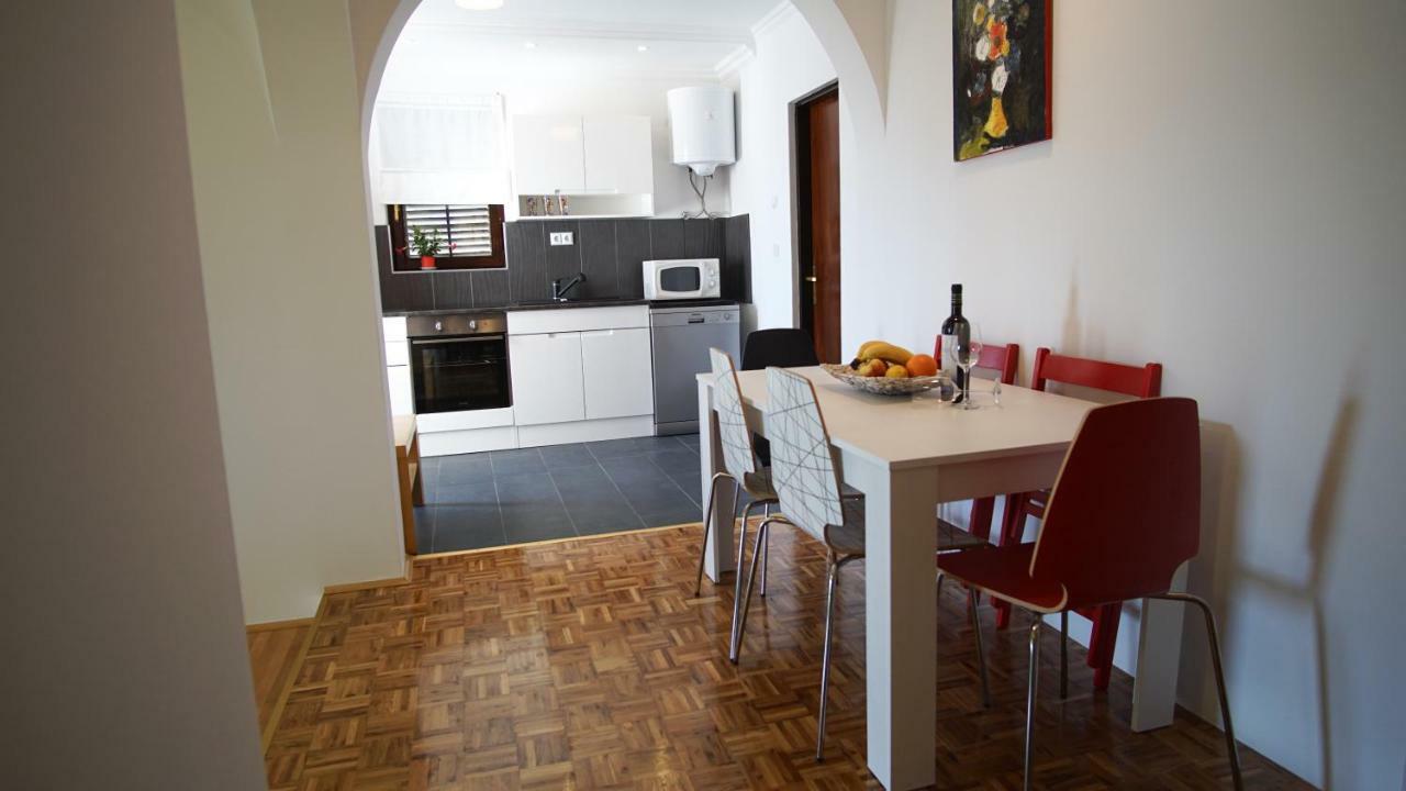 Apartmani Laura Трогир Экстерьер фото