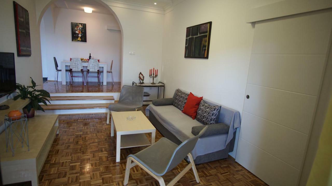 Apartmani Laura Трогир Экстерьер фото