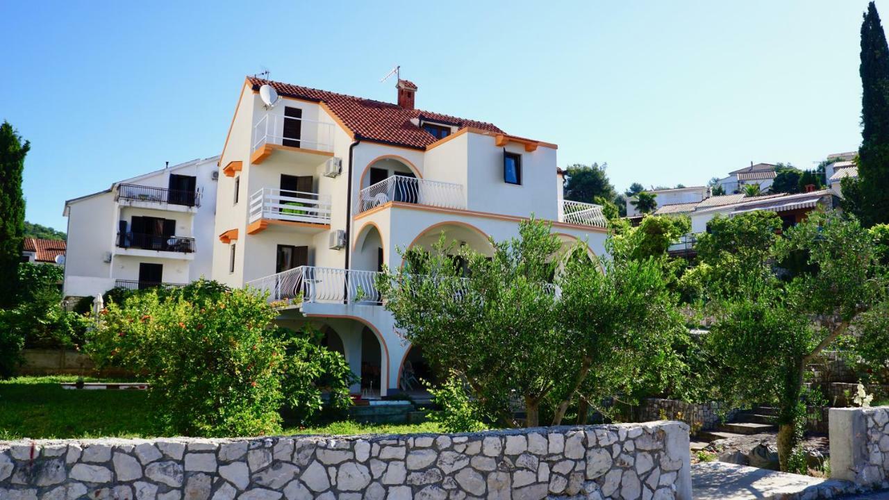 Apartmani Laura Трогир Экстерьер фото