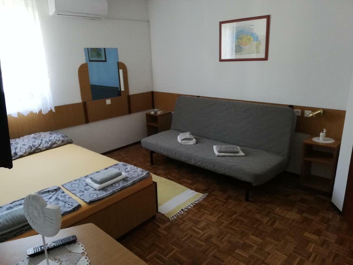Apartmani Laura Трогир Экстерьер фото