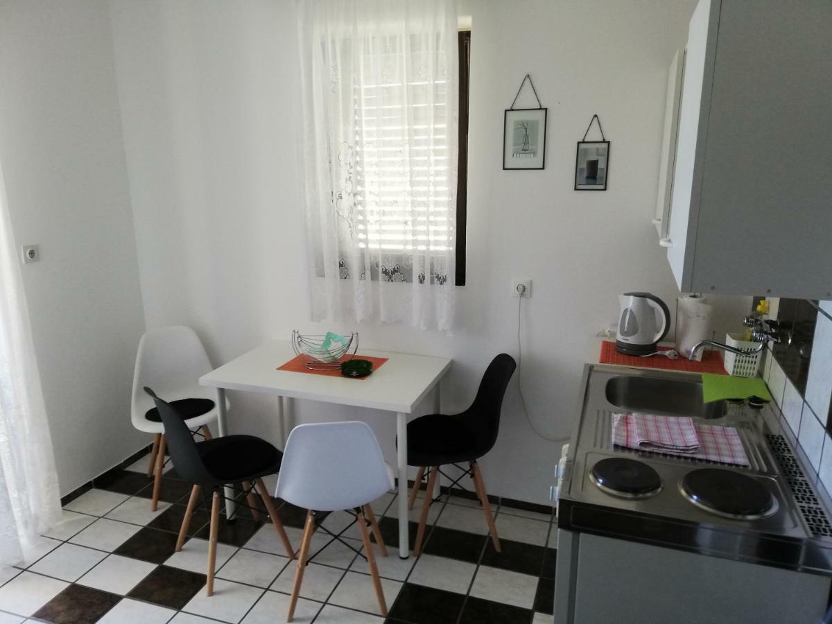 Apartmani Laura Трогир Экстерьер фото