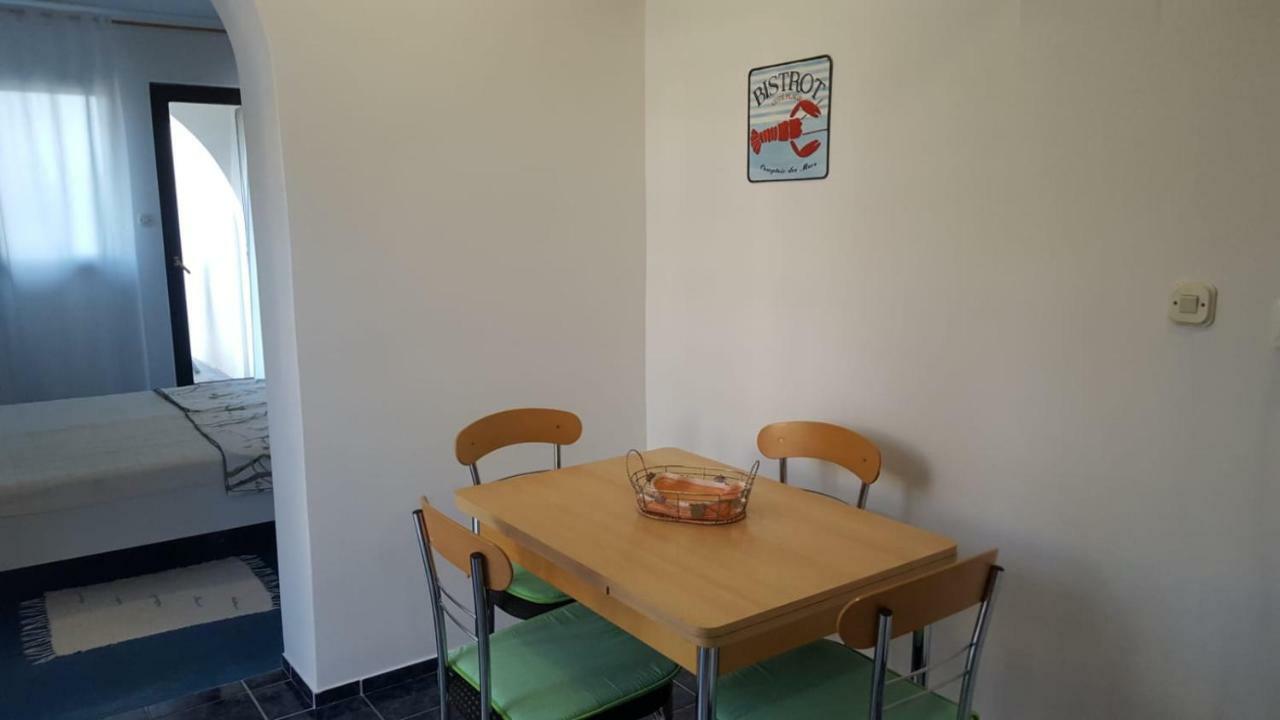 Apartmani Laura Трогир Экстерьер фото