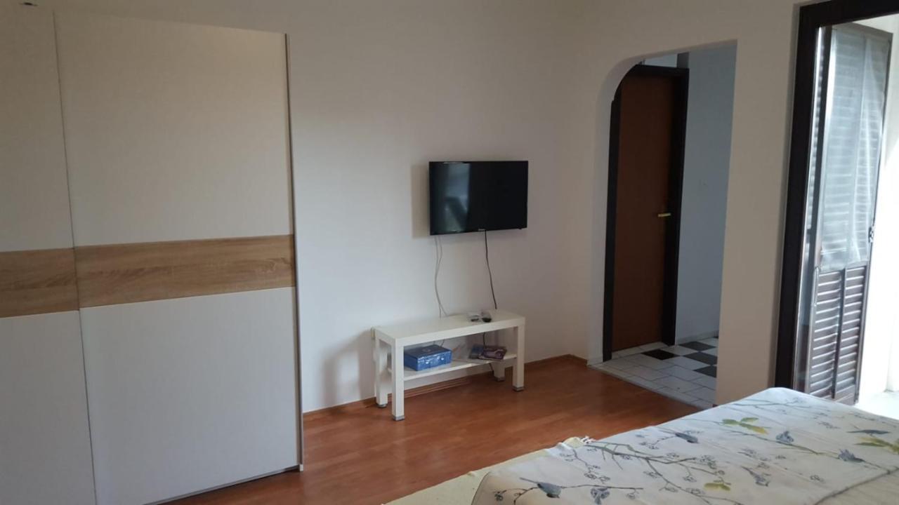 Apartmani Laura Трогир Экстерьер фото