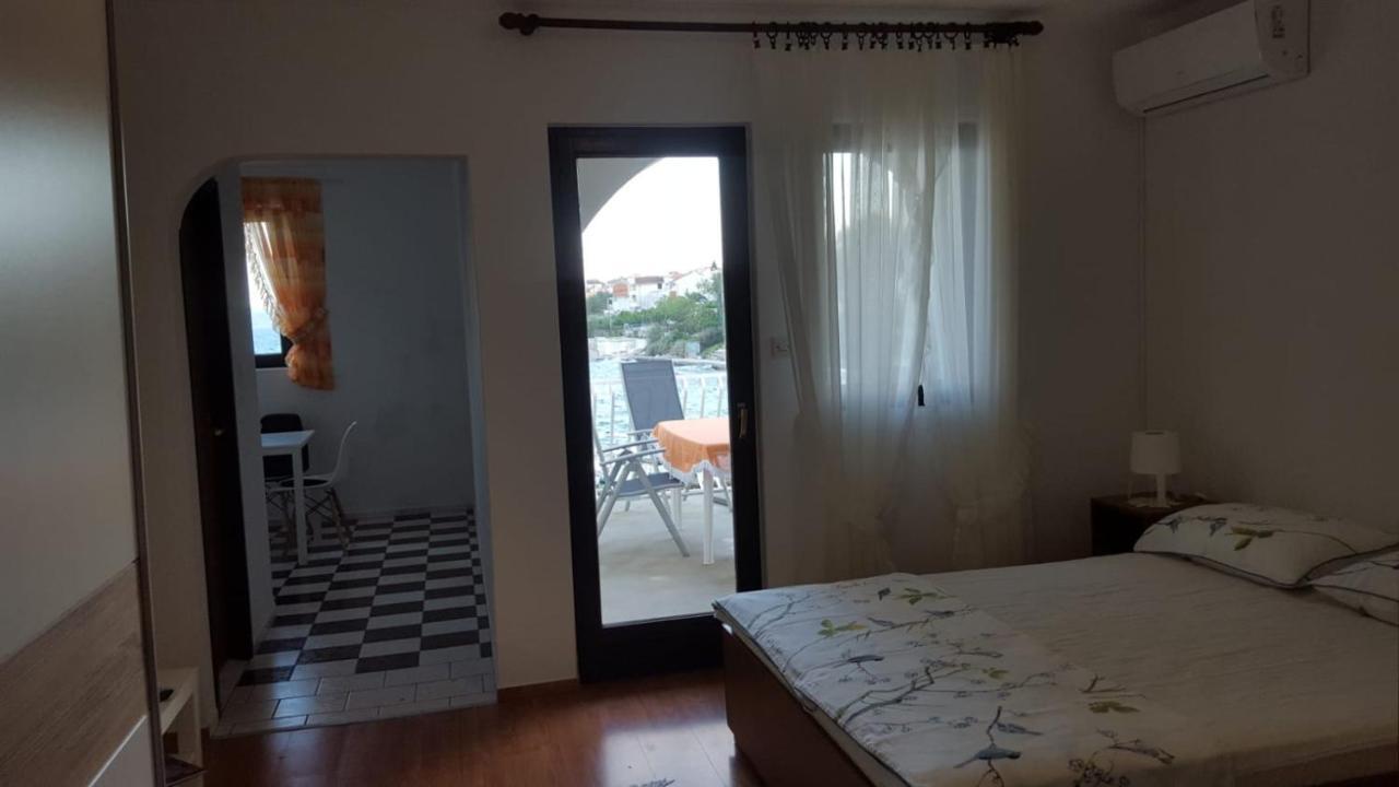 Apartmani Laura Трогир Экстерьер фото